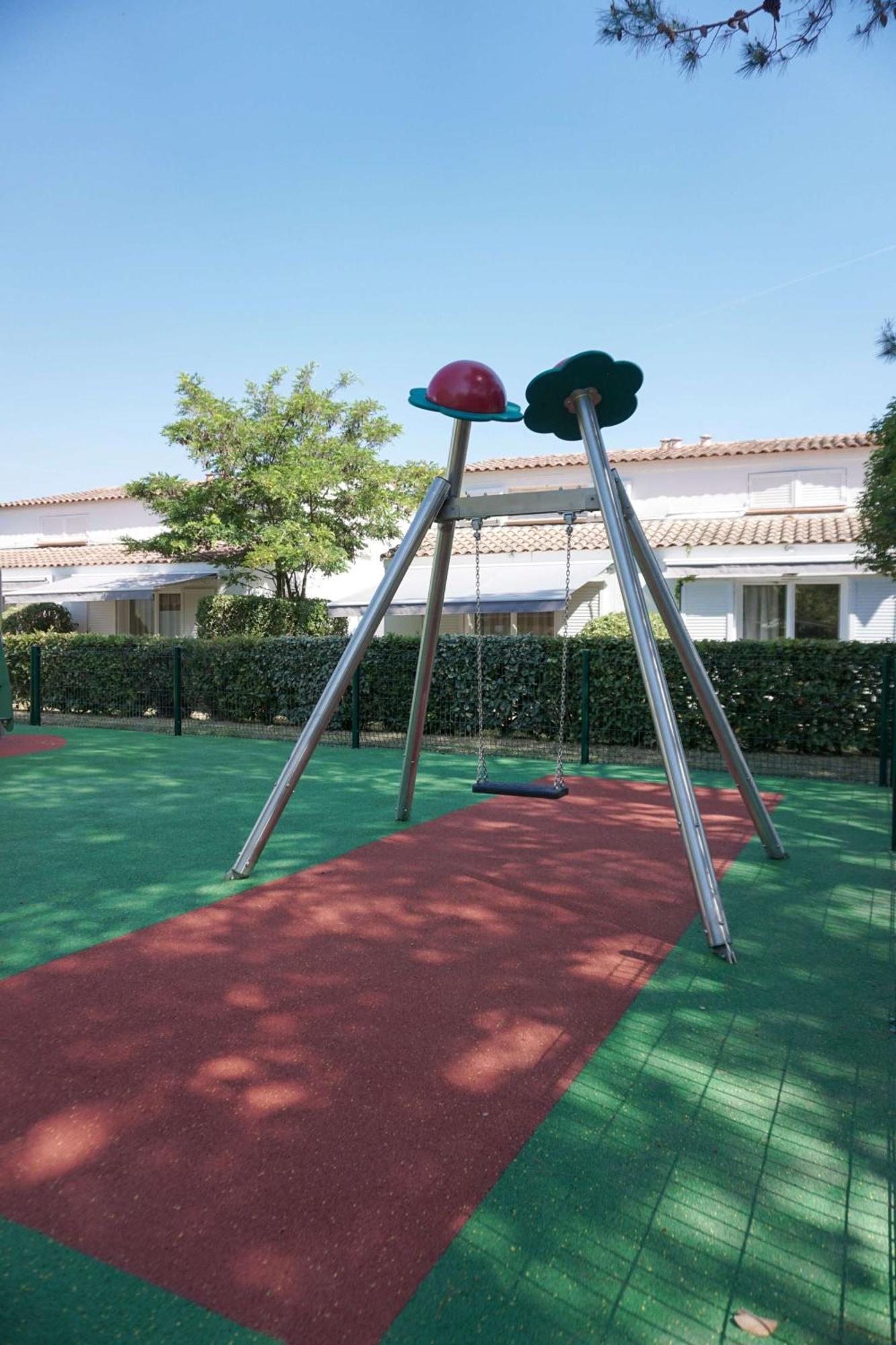 Comfort Aparthotel Mandelieu La Napoule Village Exterior photo
